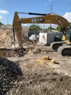 Excavation contractors in Fort Lauderdale clearing land for new construction